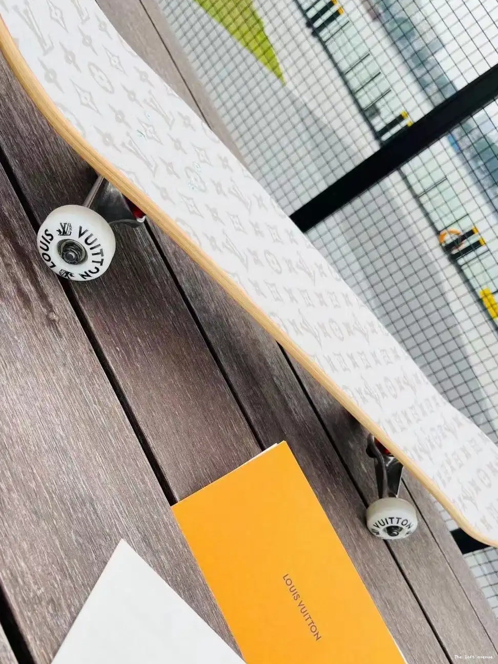 LV SKATEBOARD CUSTOM 0519
